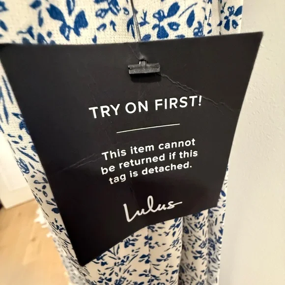 NWT Lulu's Blue and White Floral smocked sleeveless maxi dress size small - Picture 2 of 8